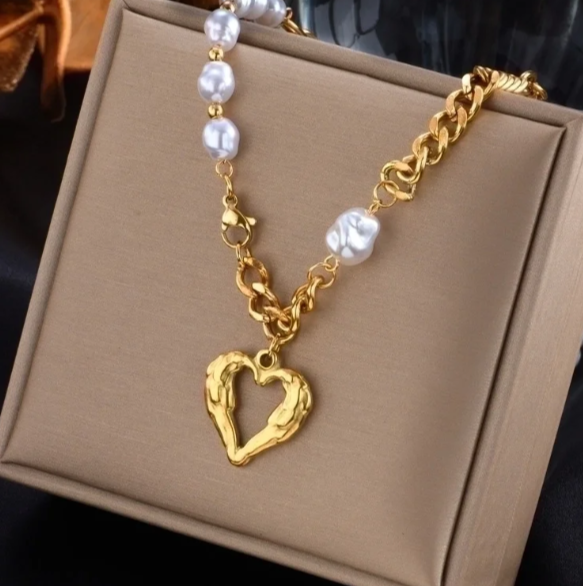 EJ Fashion Simple Hollow Heart-shaped Pearl Gold Necklace