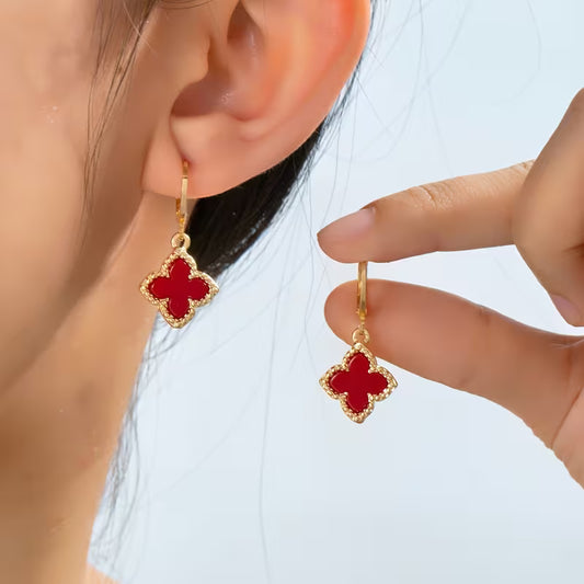 Elegantes Aretes de Trébol