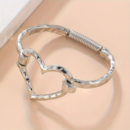 Stylish Alloy Shiny Open-Heart Bracelet for Women, Versatile And Trendy for Street Photography.