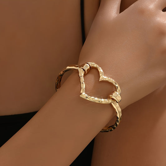 Stylish Alloy Shiny Open-Heart Bracelet for Women, Versatile And Trendy for Street Photography.
