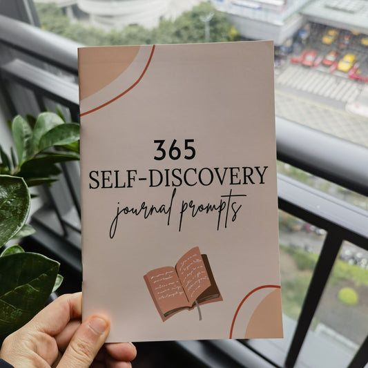365 Self-Discovery Journal Prompts for Personal Improvement and Development, English/Spanish Language, 8.3*5.5 inch Size, Includes 365 Questions