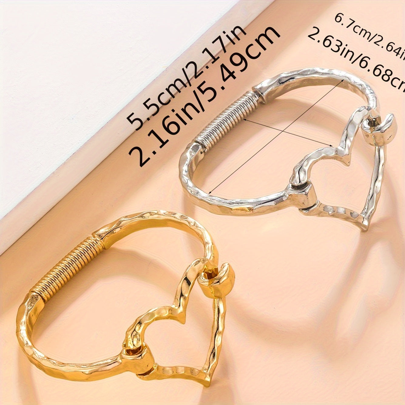 Stylish Alloy Shiny Open-Heart Bracelet for Women, Versatile And Trendy for Street Photography.