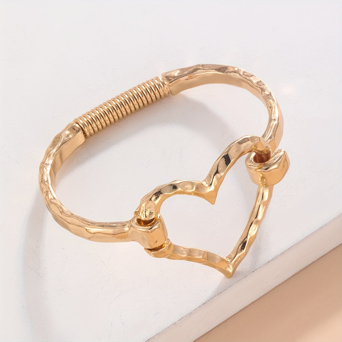 Stylish Alloy Shiny Open-Heart Bracelet for Women, Versatile And Trendy for Street Photography.