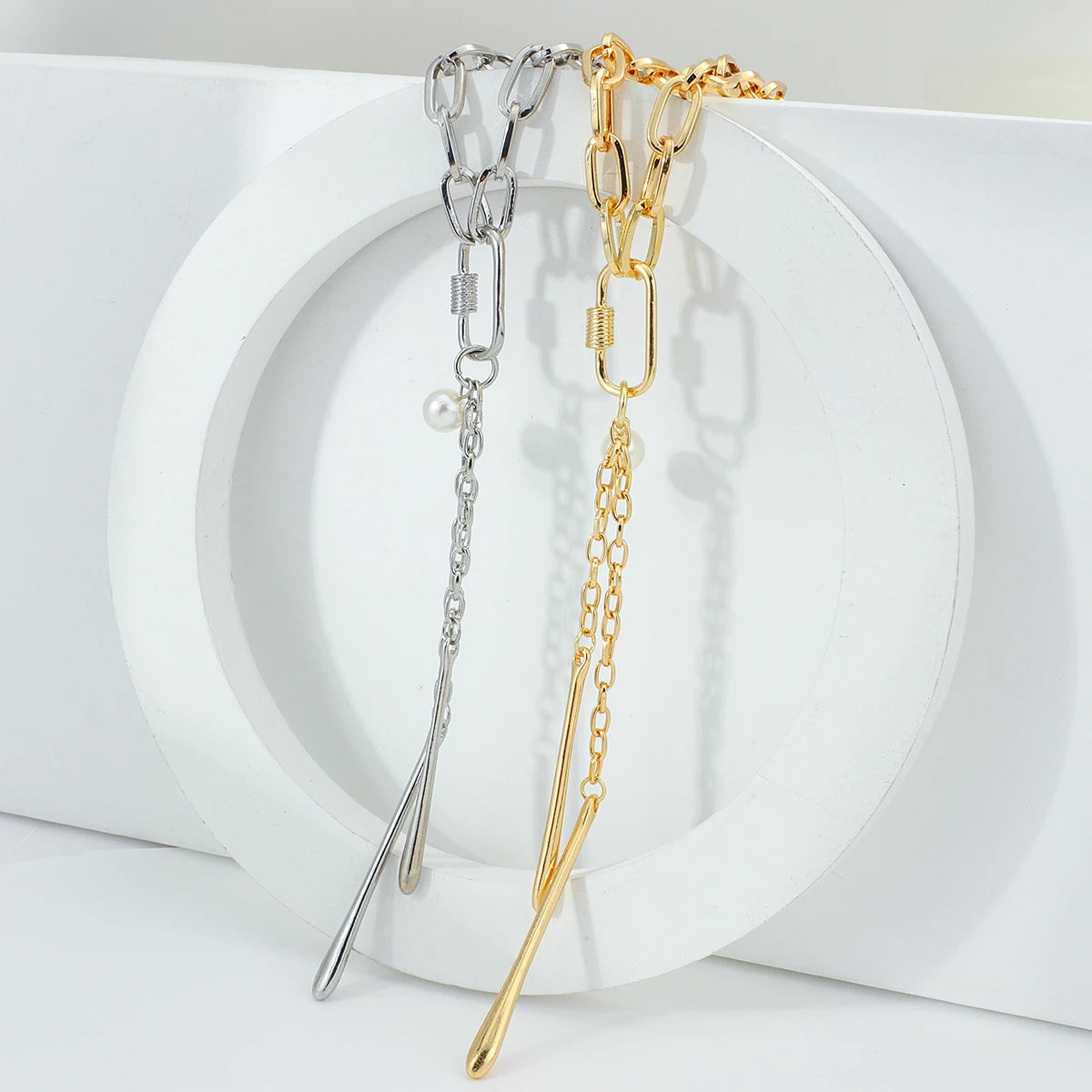 New Design Pearl Metal Long Chain Geometric Pendant