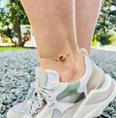 Heart bracelet in gold-colored stainless steel