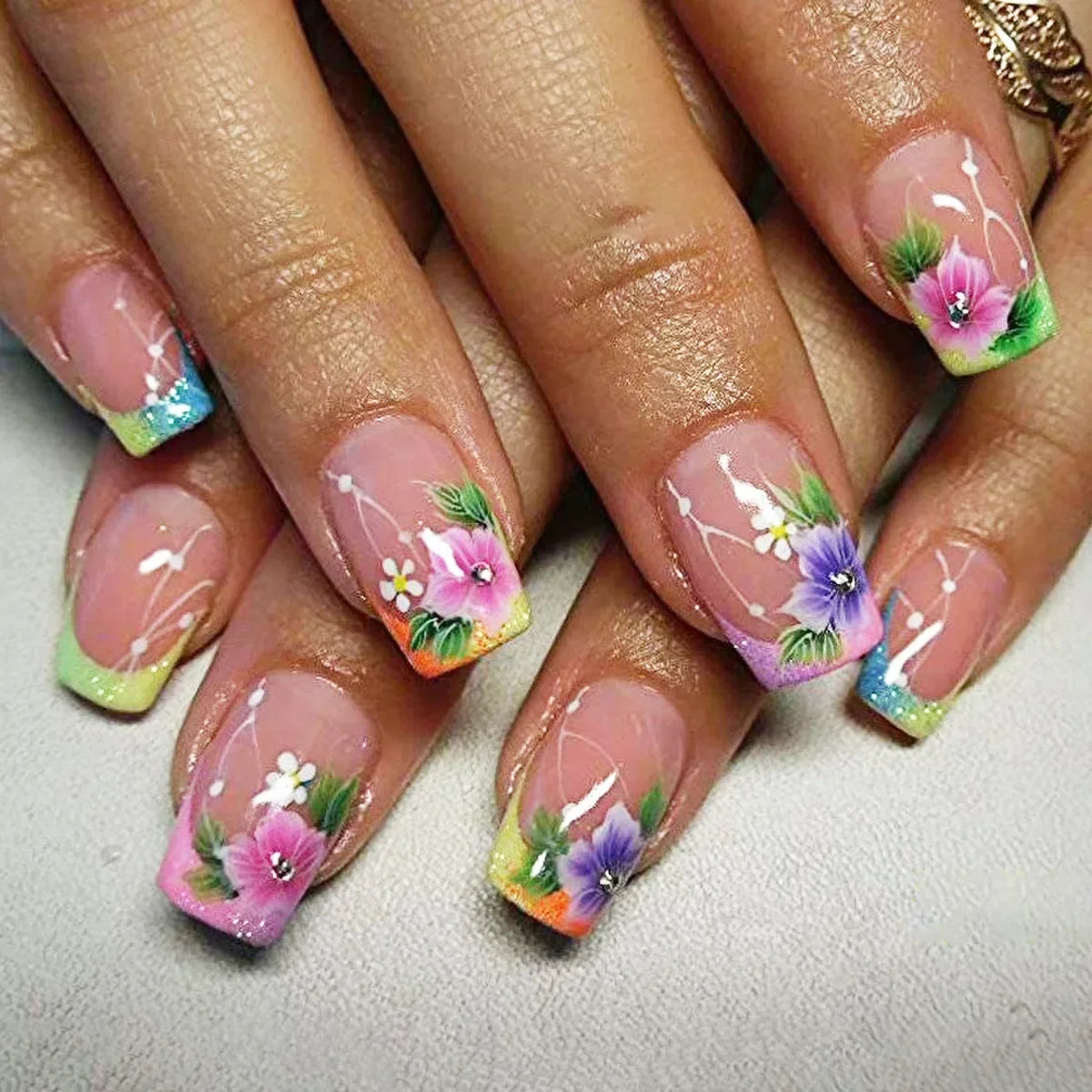 Short Square Press on Nails Jade Flower Sparkling Powder Designs Fake Nails with Glue Green Gradient Full Cover Nail Tips